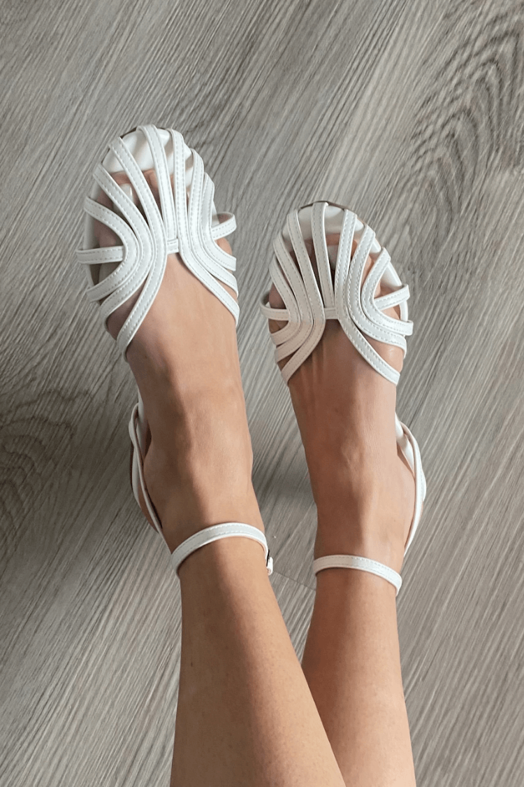 SOLE | Elegante platte gevlochten sandalen voor een verfijnde look