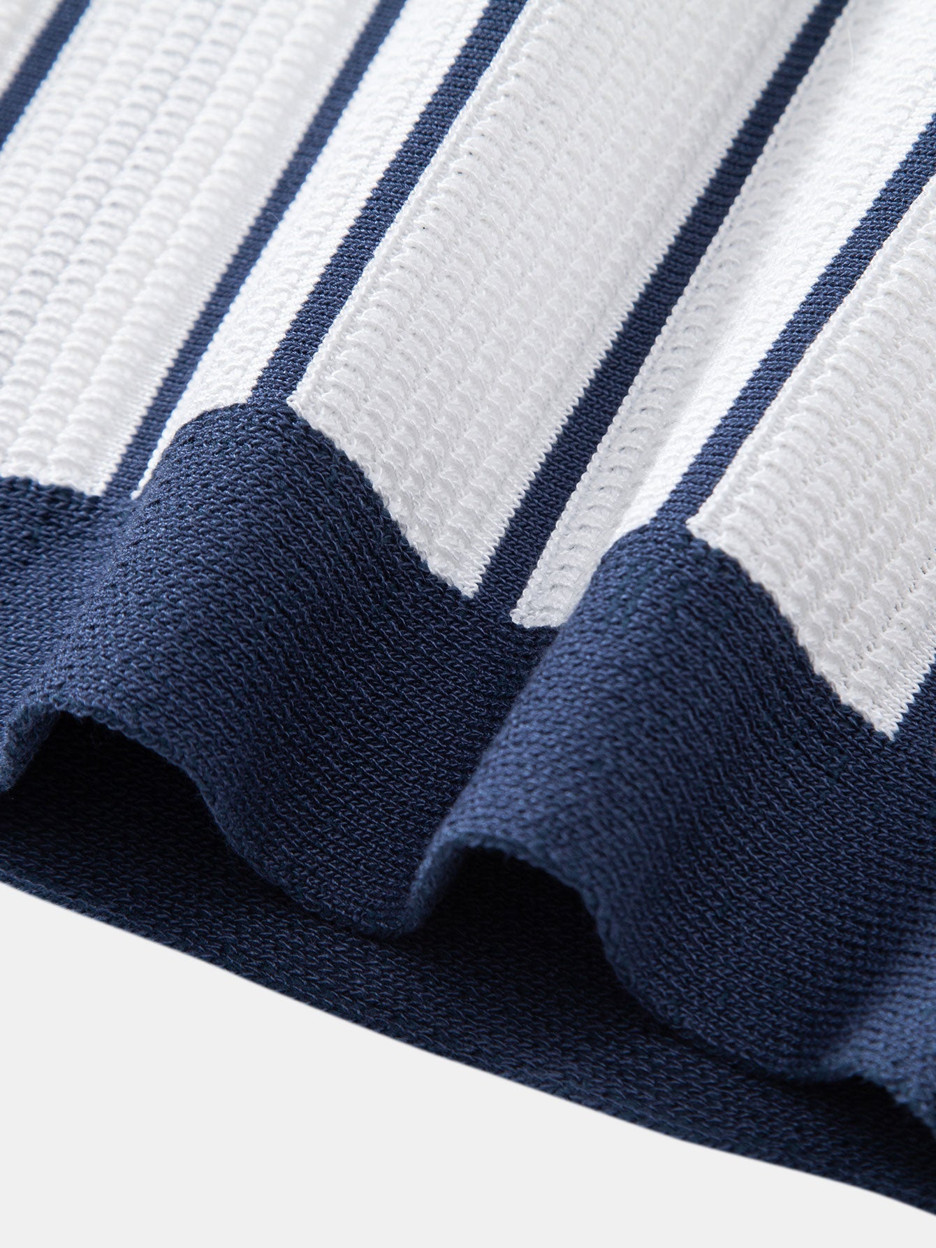 Gestreept gebreid shirt met knopen