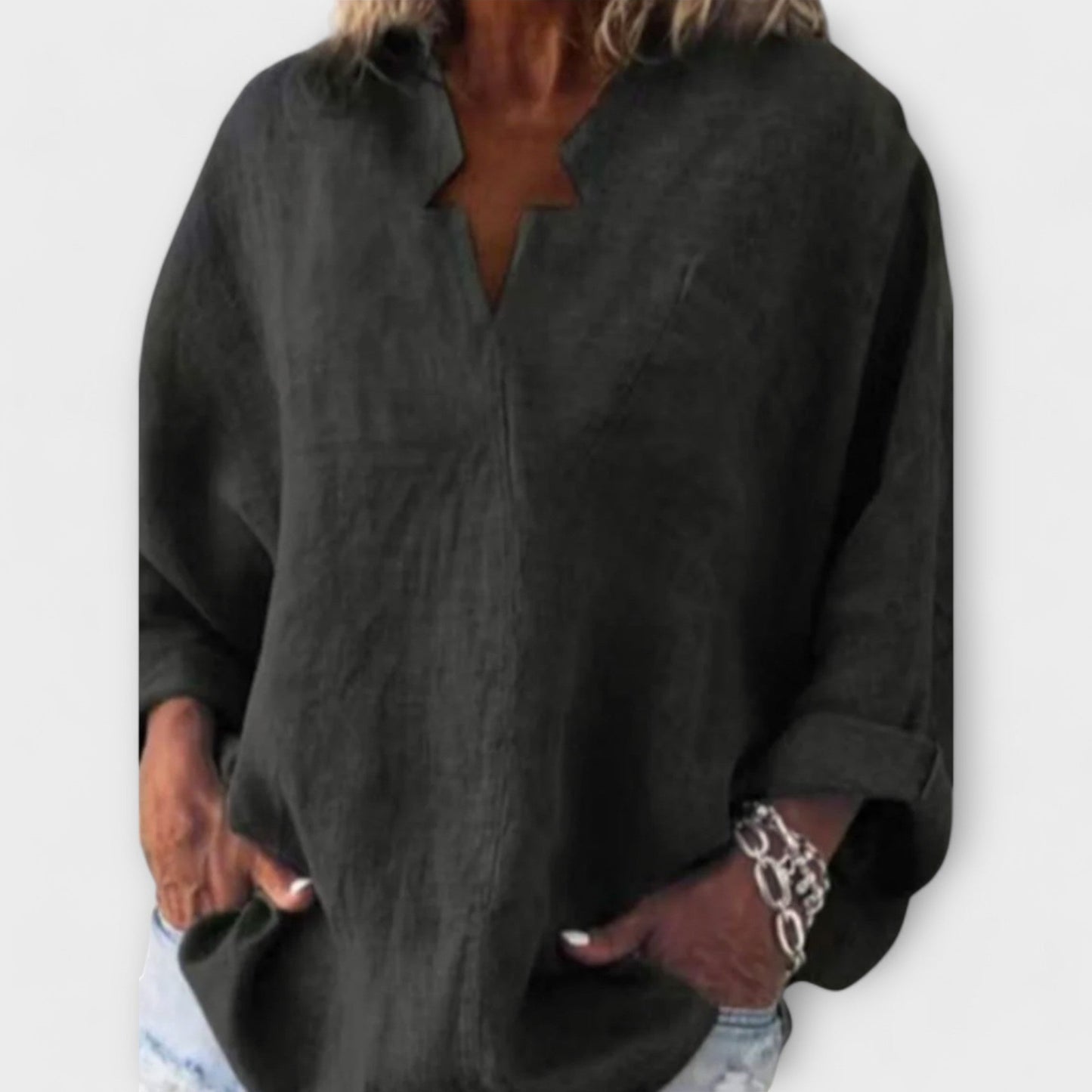 Rikarda – Elegante damesblouse met V-hals