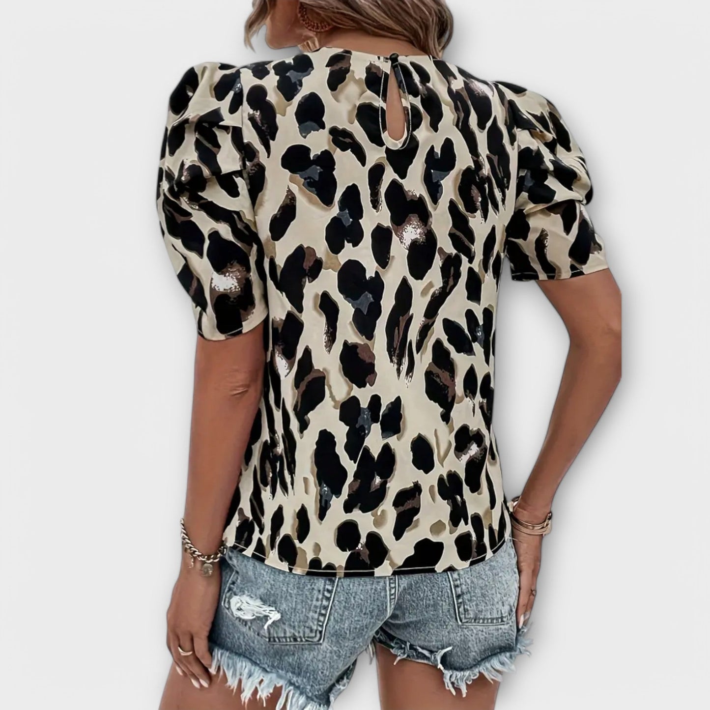 Amelia – Blouse met Ronde Hals en Levendige Allover Print