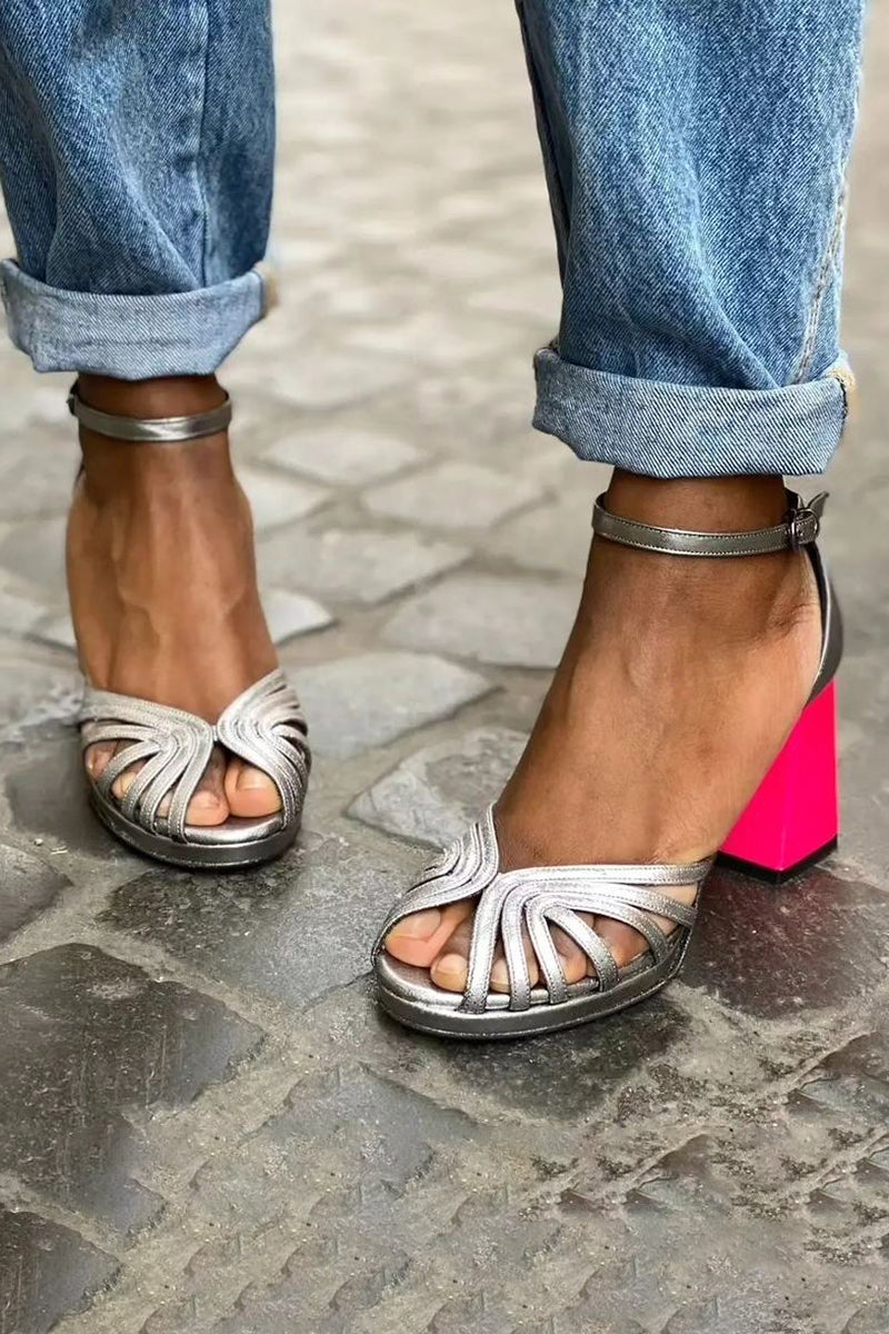 Naelle™ | Glanzende sandalen met dikke hak en verfijnde gesp voor een elegante stijl