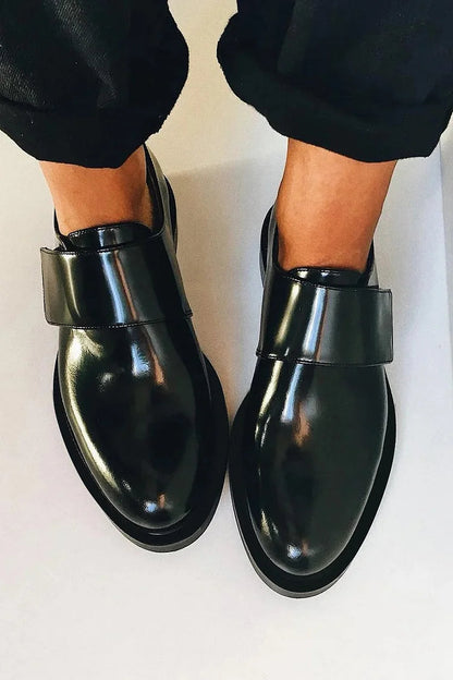 IRIS | Elegante glanzende instappers met band voor een onberispelijke stijl
