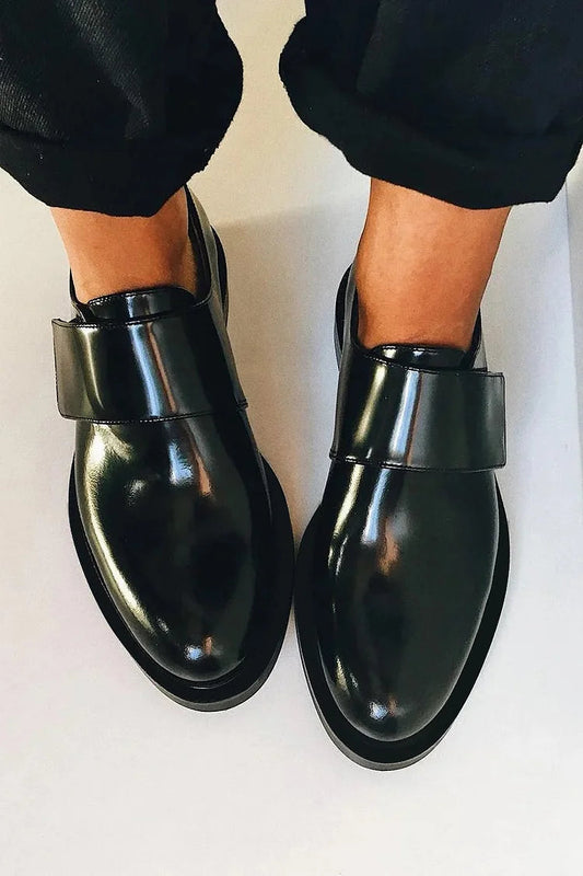 IRIS | Elegante glanzende instappers met band voor een onberispelijke stijl