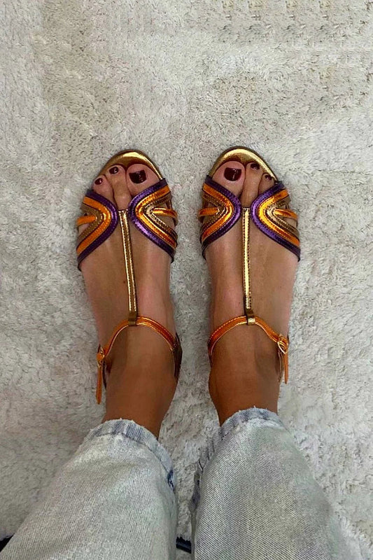 NERINA | Lage multi-band sandalen met elegante metallic details
