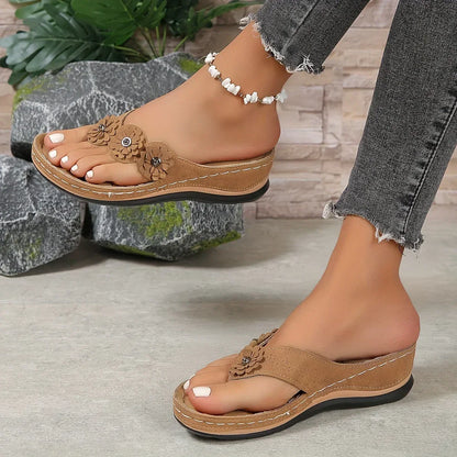 LW™ | Flora – Bloemige sleehak sandalen met orthopedische ondersteuning