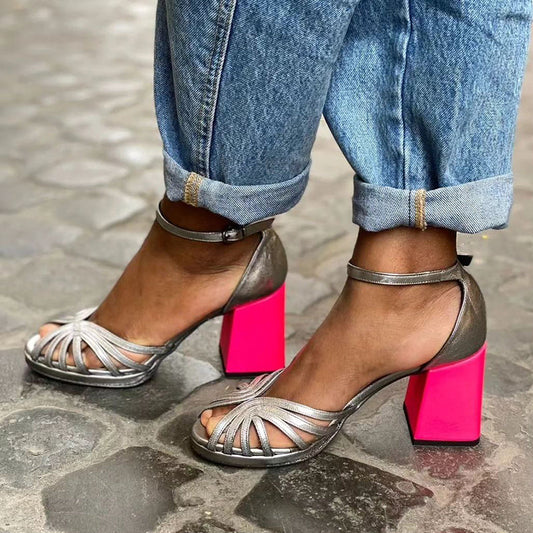 Naelle™ | Glanzende sandalen met dikke hak en verfijnde gesp voor een elegante stijl